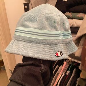 NWOT champion bucket hat